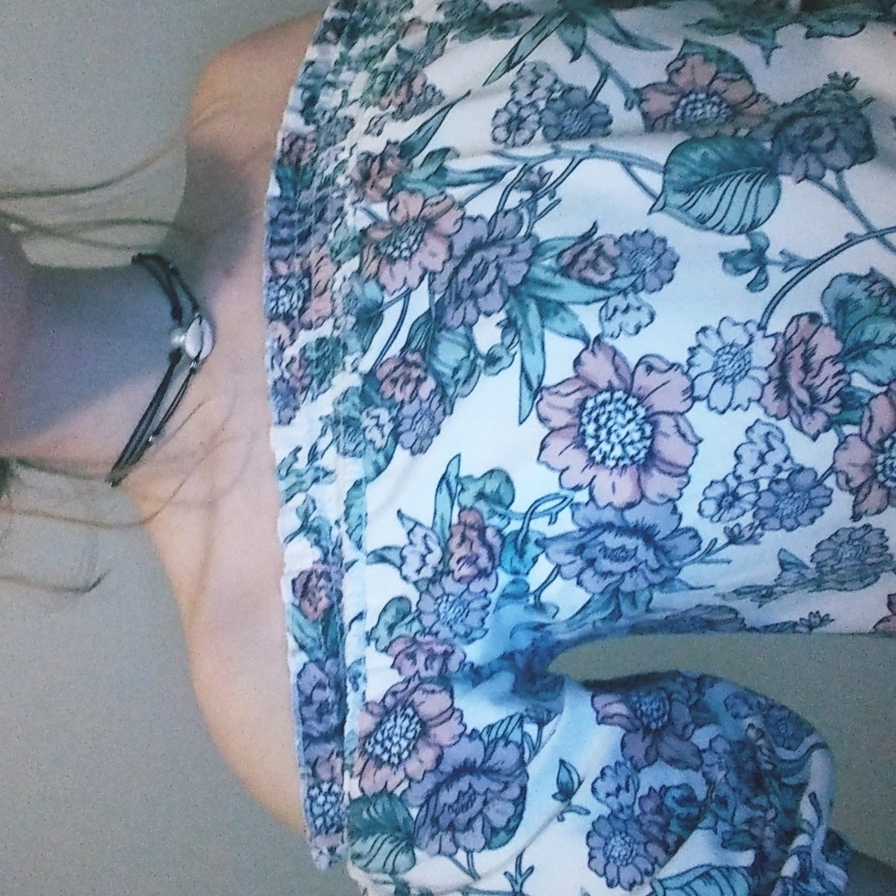 Cute floral top!